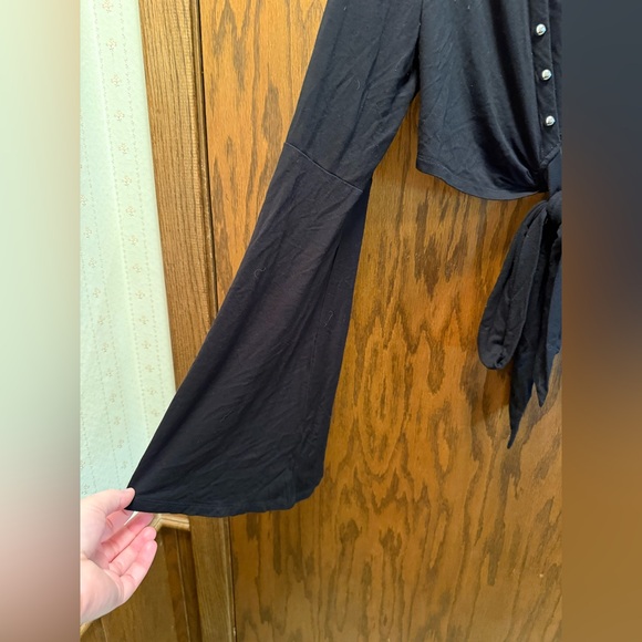 Black Tie-Front Bell Sleeve Kill Star Top - Picture 5 of 6
